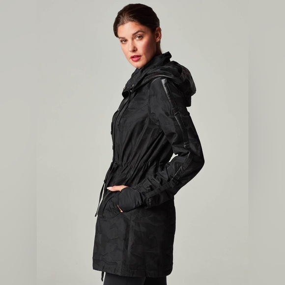 Blanc Noir Camo-Print Hooded Anorak Jacket - Picture 4 of 13